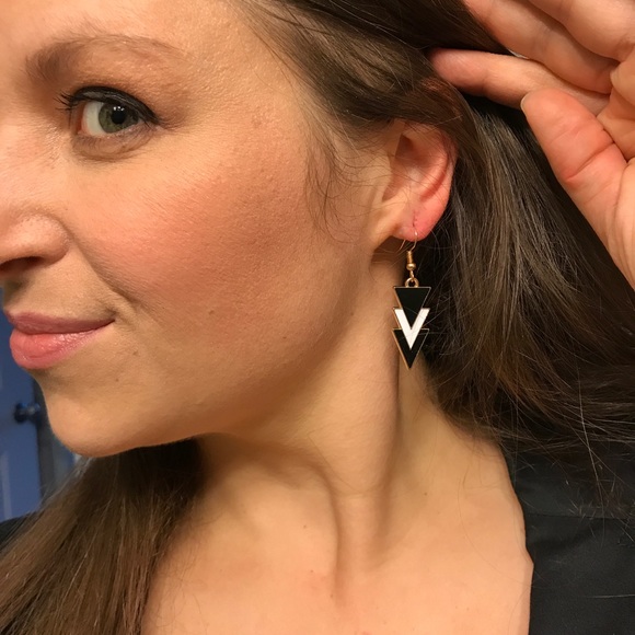 NEW!๐๐BLACK WHITE GOLD MODERN GEOMETRIC EARRINGS - Picture 2 of 7